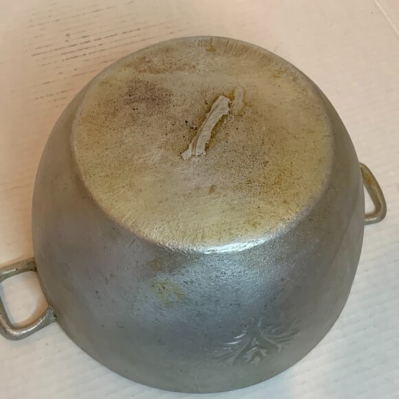 Jamaican Dutch Pot 9.5" x 5" Cast Aluminum Material - Picture 8 of 12